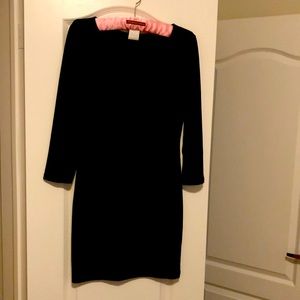 Black middle sleeve short dress